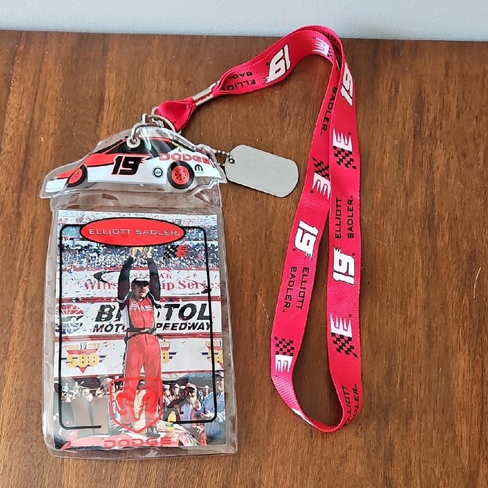 2007 Nascar Elliott Sandler # 19 Dodge Lanyard & US Army Racing Dog Tag